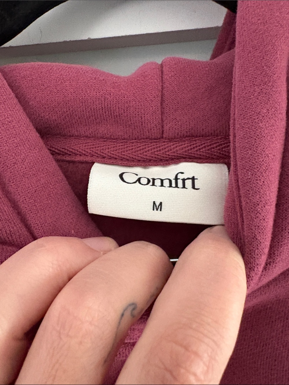 Comfrt Minimalist Hoodie – Mega size medium Berry - Picture 5 of 6